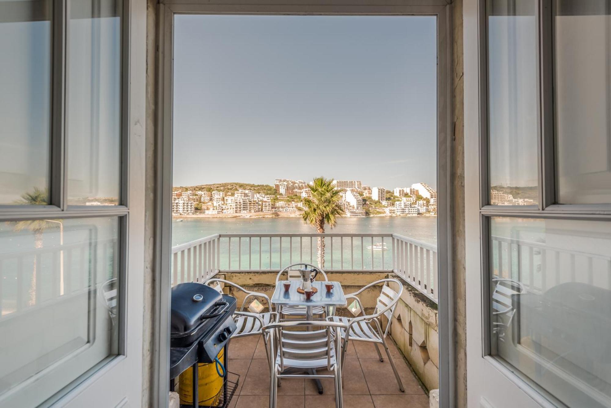 Blue Harbour 2 Bedroom Seafront Apartments With Stunning Seaviews - By Getawaysmalta Сент-Полс-Бей Экстерьер фото