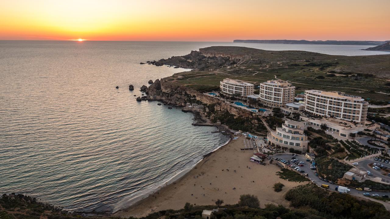 Blue Harbour 2 Bedroom Seafront Apartments With Stunning Seaviews - By Getawaysmalta Сент-Полс-Бей Экстерьер фото